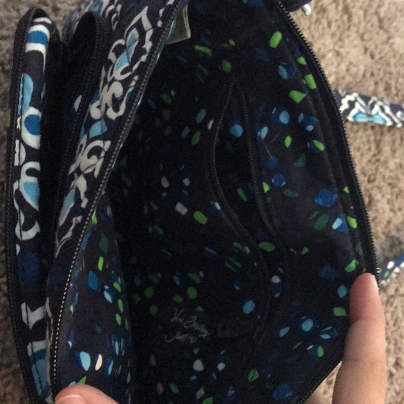 Vera Bradley cross body*NEGOTIABLE* - Picture 3 of 4